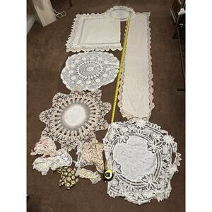 Vintage Linens Lot of 12  Pieces.